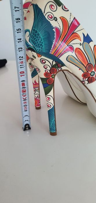 Szpilki korowe platformy lakierowane  kwiaty