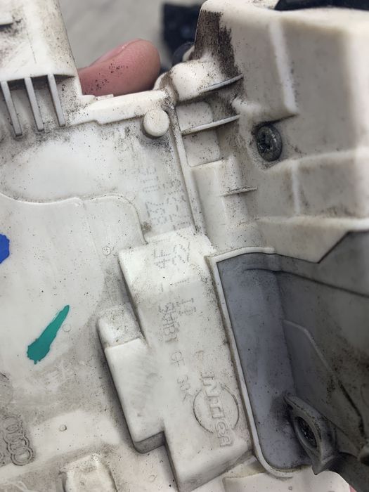 Замок дверей Audi A6C6 центральний замок А6С6