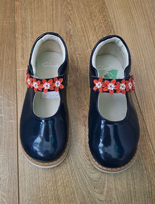 Сині лаковані туфлі туфельки для дівчинки Clark's