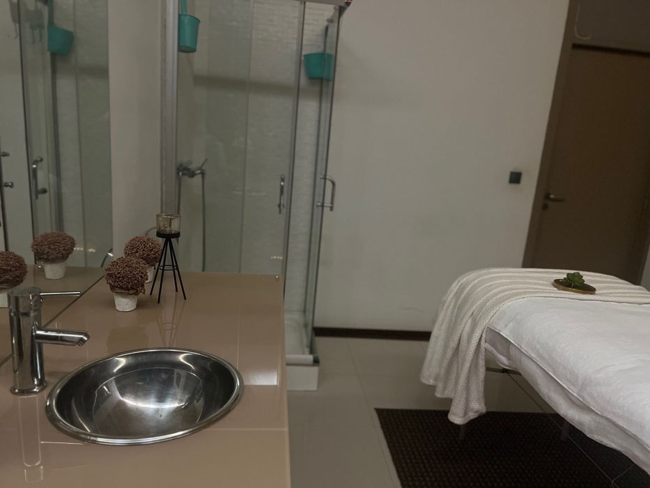 Massagem relaxante corpo inteiro em spa