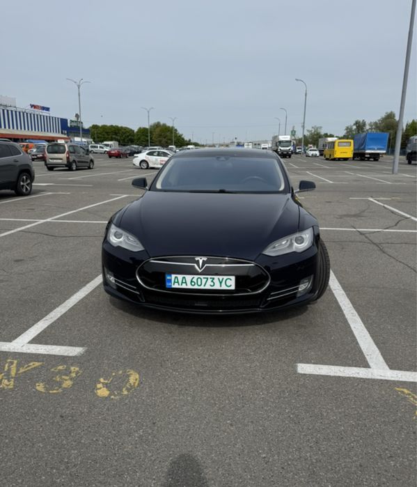 Tesla model S 85 кВт