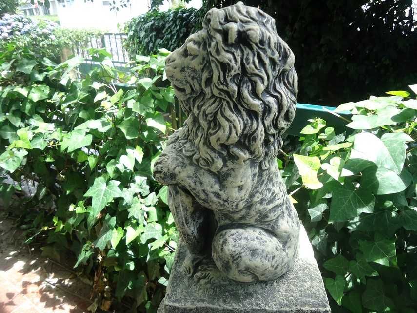 Leão com Escudo - decoração em pedra