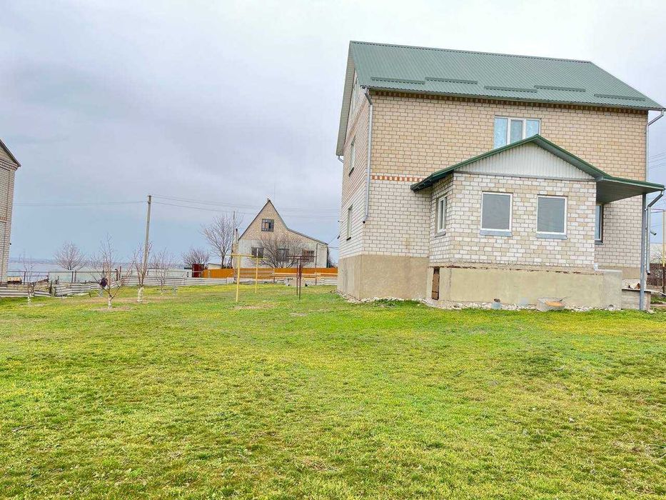 Продам 2- х поверховий будинок  з шикарним видом