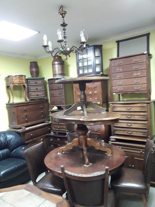 СТАРОВИННІ  МЕБЛІ З ЄВРОПИ, шкіряні дивани, велосипеди