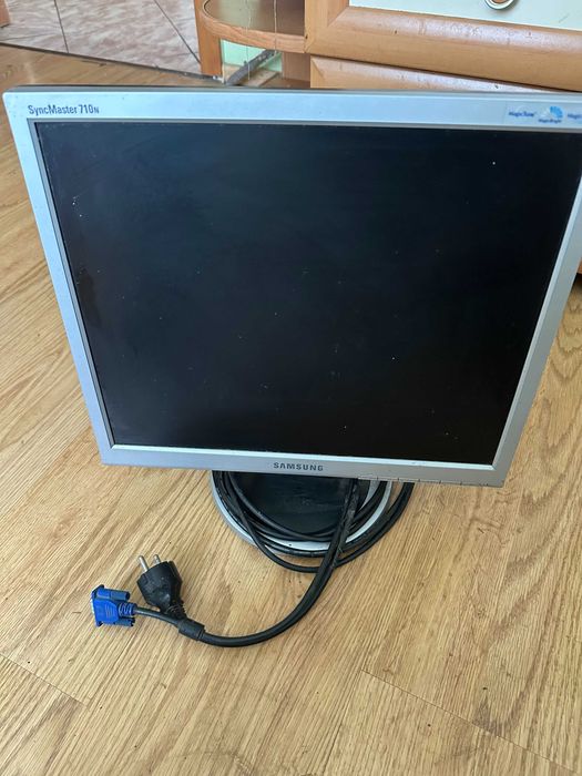 Monitor Samsung SyncMaster710N 17 cali