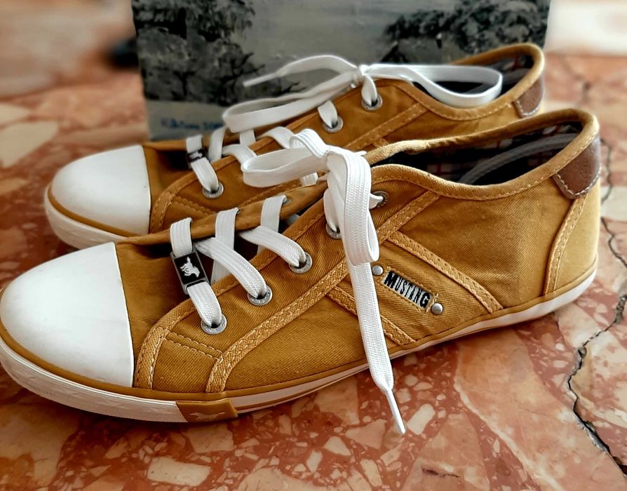 MUSTANG женские кроссовки лоферы орігінал холщовые лоферы. 40 р.