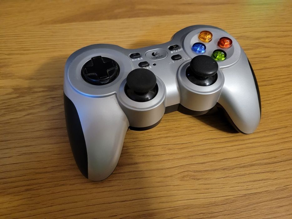 Беспроводный геймпад джойстик logitech f710