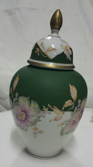 Artibus Porcelain Jar with Lid