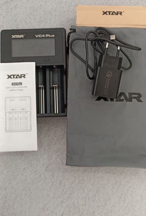 Потужний зарядний пристрій XTAR VC4Plus  3А