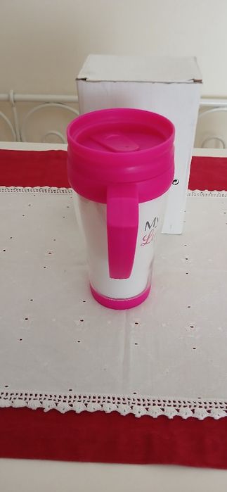 Copo de plástico com tampa, novo