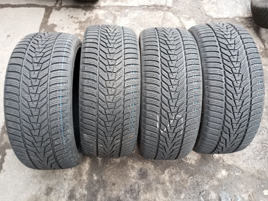 Sprzedam nowe opony zdjęte z nowego samochodu 225/40 r18 Hankook