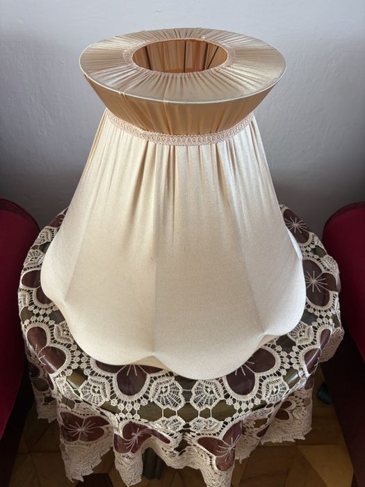 Abazur na lampe stojaca