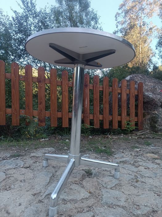 Mesa de Bistrô Toledo - Design Jorge Pensi para Amat-3 (Original Espanha)