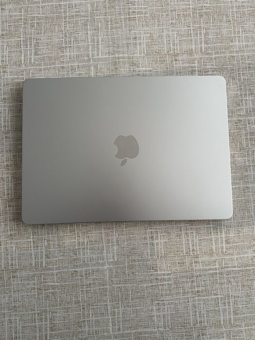 Apple Macbook air 13” M2 2022 8Gb 256GB SSD