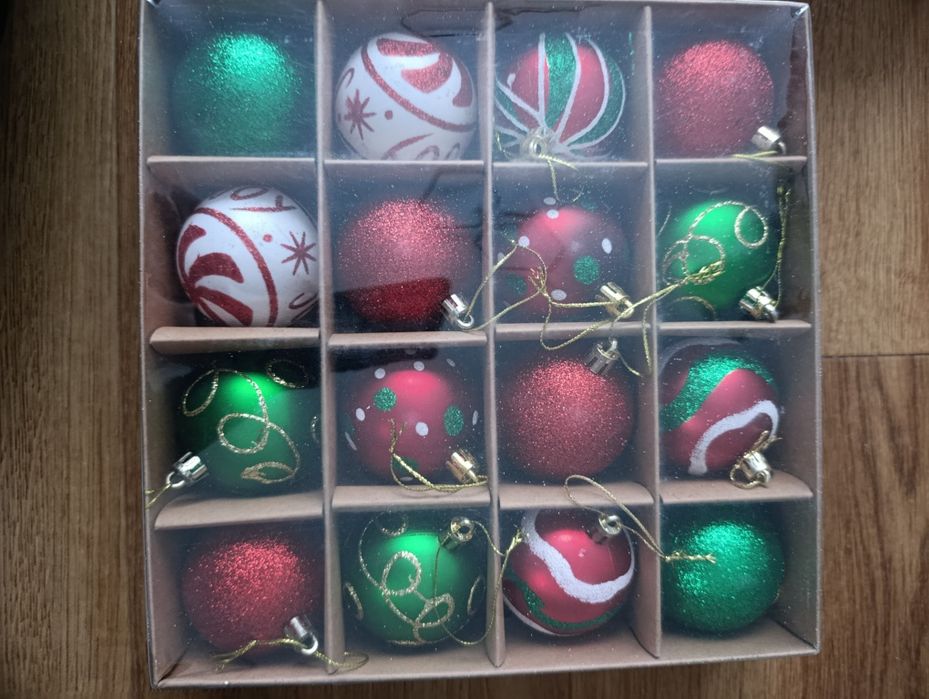 Nowe bombki w typowo świątecznych kolorach