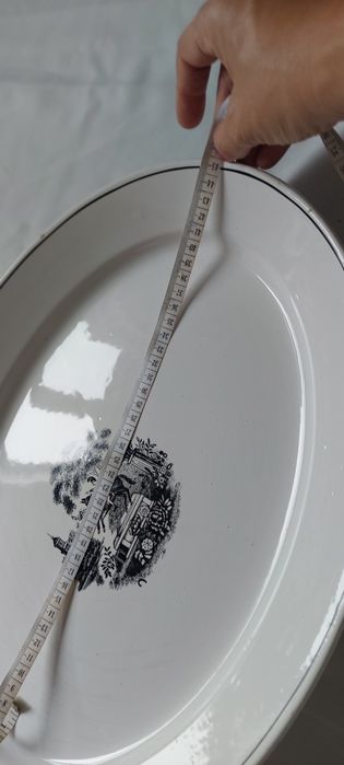 Travessas e pratos de servir