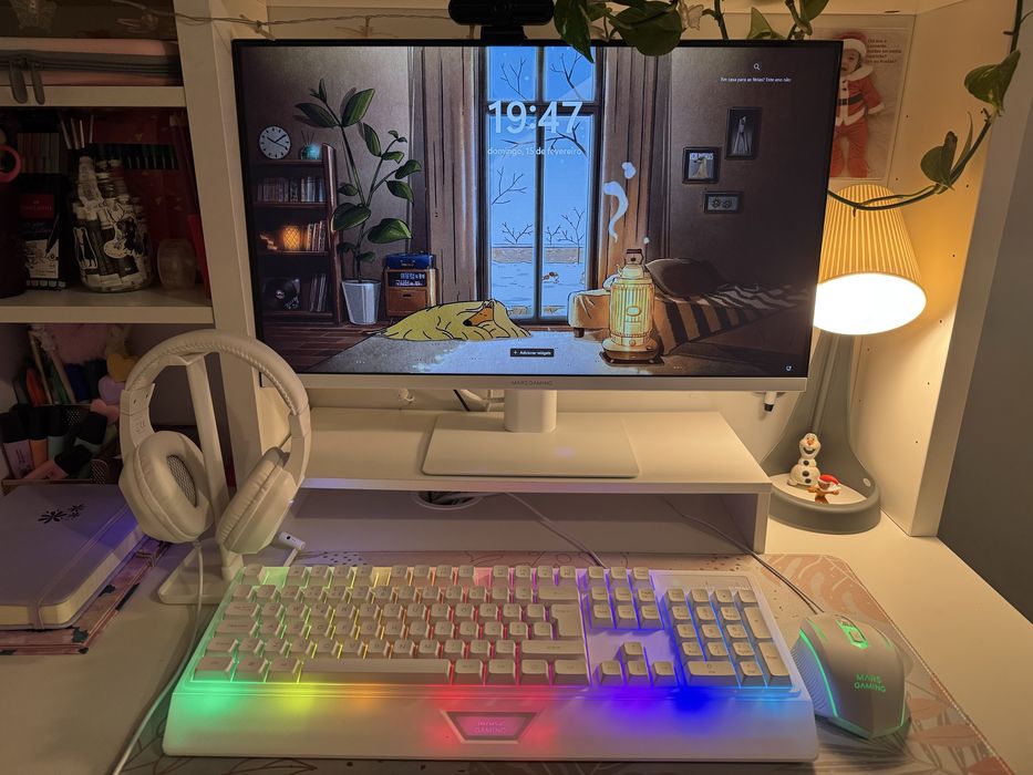 Computador desktop c/ monitor e periféricos