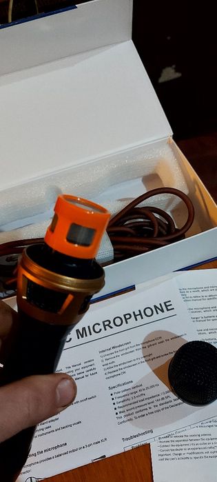 Микрофон вокальный.