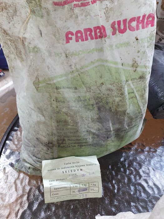 Farby suche ( kredowa) pozostałość