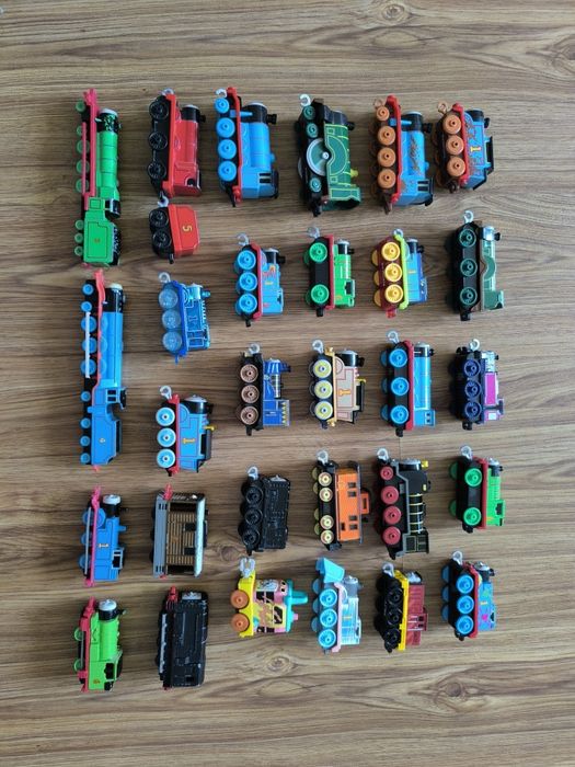 Фірмовий паровозик поїзд Томас Thomas and friends