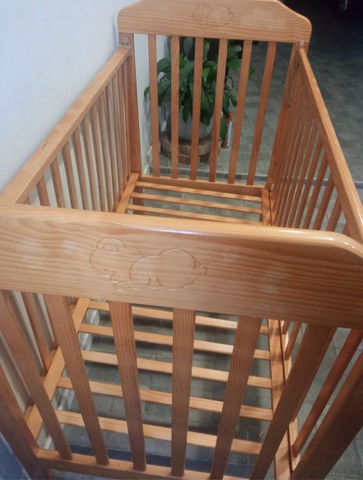 Berço cama bebé em madeira maciça