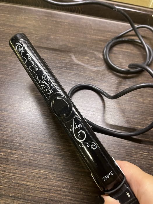 Випрямляч для волосся Rowenta