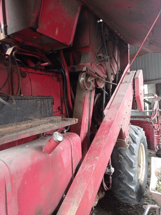 Продається комбайн IH  8-61 , та в придачу купа запчастин