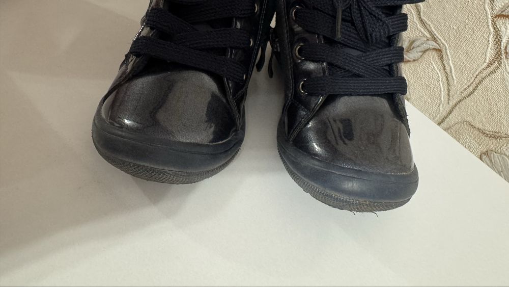 Продам взуття для дівчинки , ботінки,черевики,туфлі,кросівки