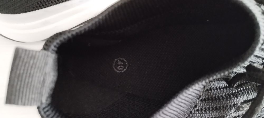 Кросівки літні 40 розмір.