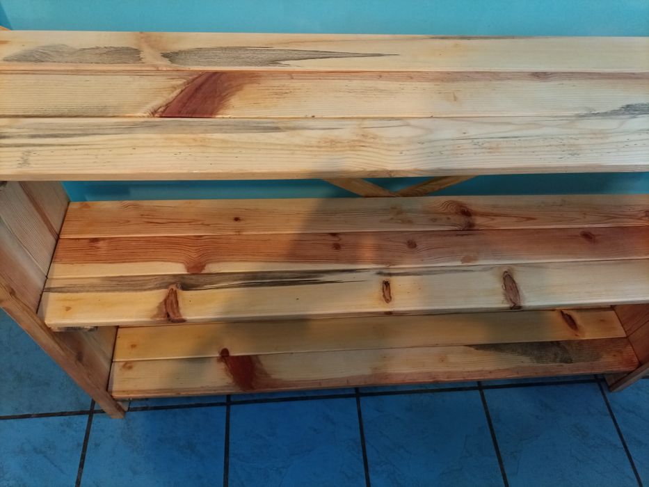 Regał z litego drewna