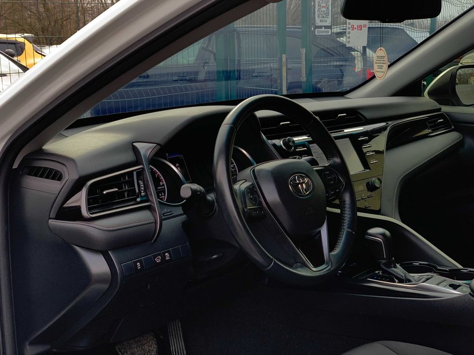 Toyota Camry 2019