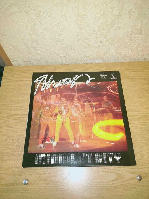 Вінілова платівка Abrazas Midnight City  NM