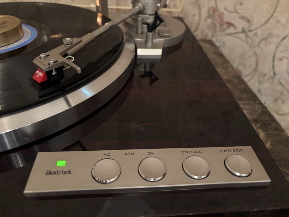 Програвач вінілу VictorQLY44