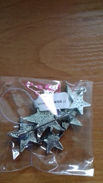 Nowa broszka CYRKONIE