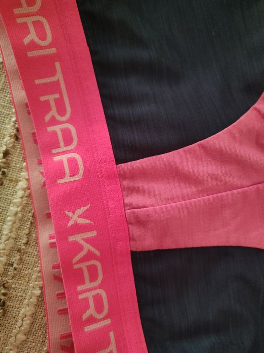 Biustonosz sportowy damski.