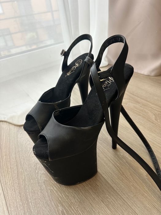 Продам стріпи pleaser 40 розмір босоніжки