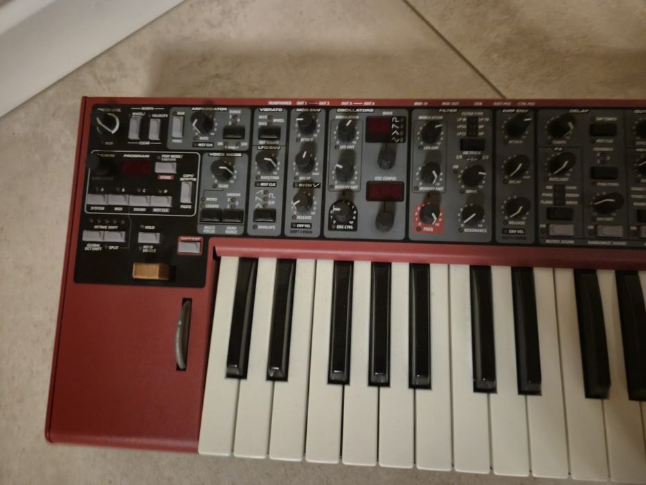 Syntezator Nord Lead A1
