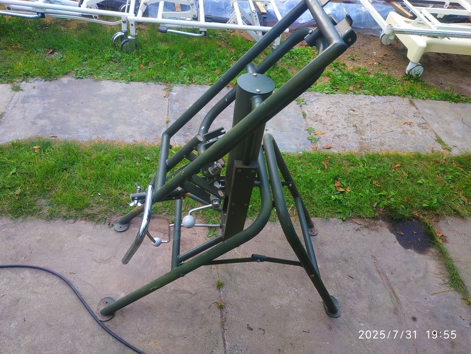 Стіл металевий на колещатах