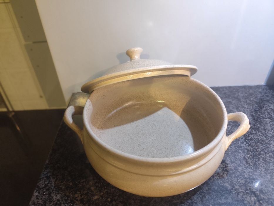 Terrina/tacho com tampa e pegas em grés
