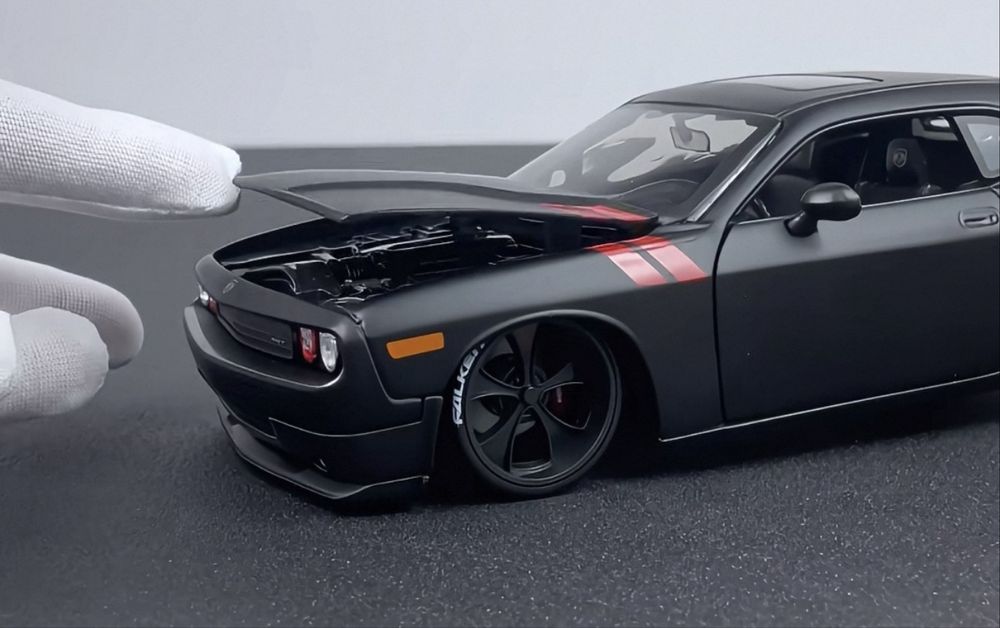 Dodge Challenger acende as luzes miniatura para coleccionadores