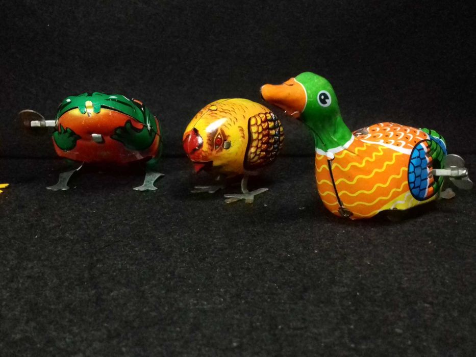 5 Brinquedos em metal, com corda - sistema mecânico a funcionar.