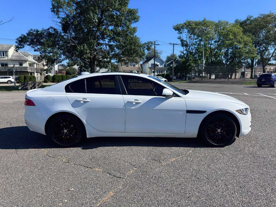 Jaguar XE 25t Prestige      2018