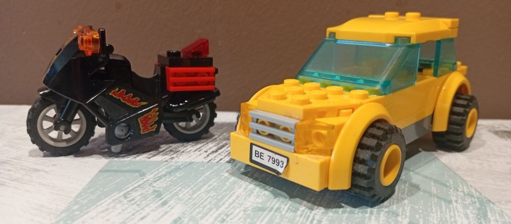 7993 auta z zestawu stacji paliw lego