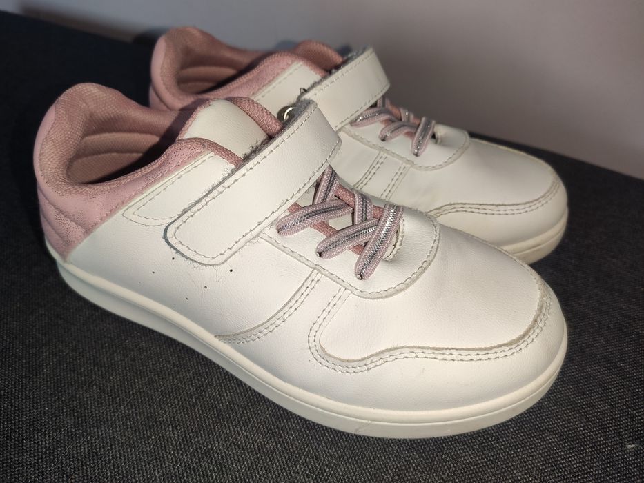 Buty sneakersy, idelane na jesienne dni.