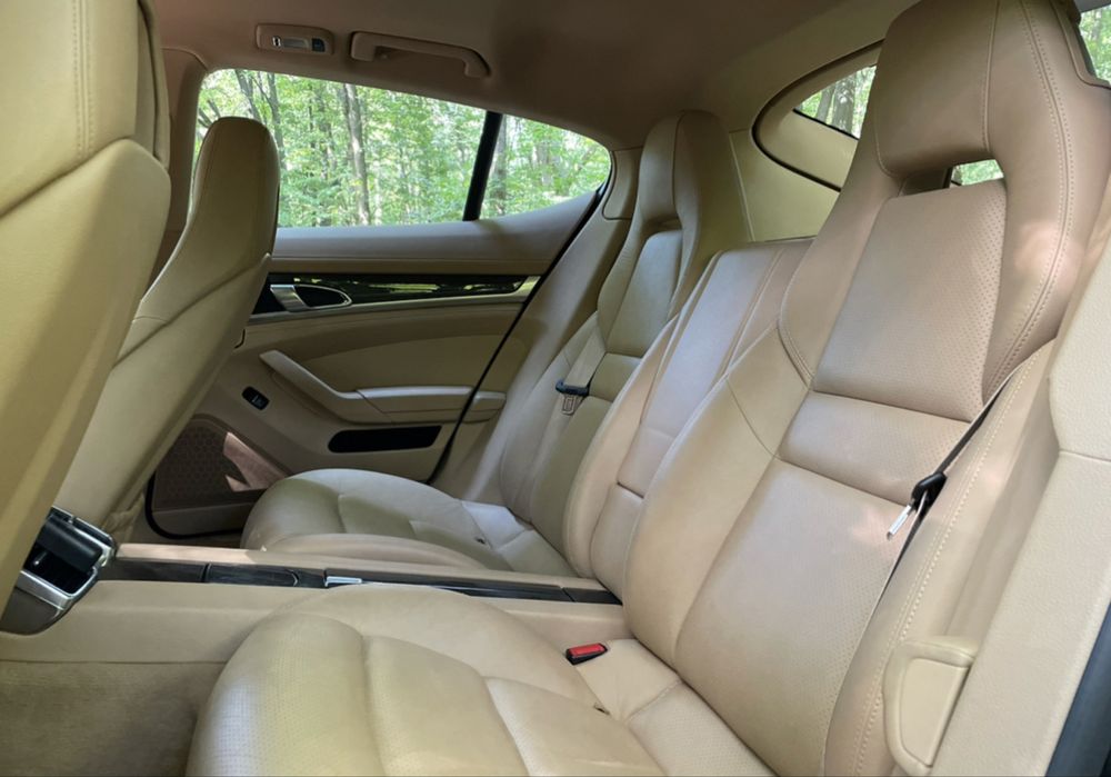 Продам авто Porsche Panamera 4S