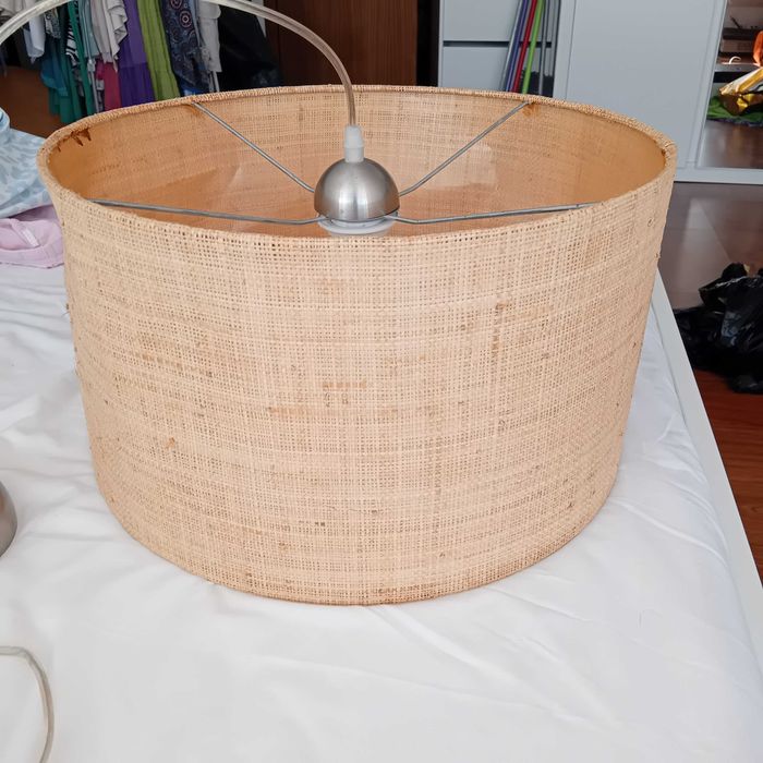 Mesa de apoio e candeeiro