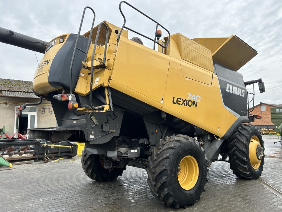 Комбайн Claas Cat Lexion 740
