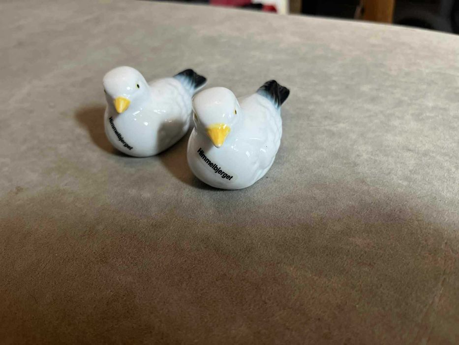 Porcelana figurki Gołębie Ptaki Dania Szkliwo