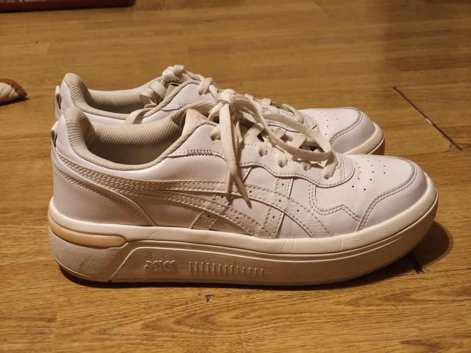 Tênis ASICS brancos