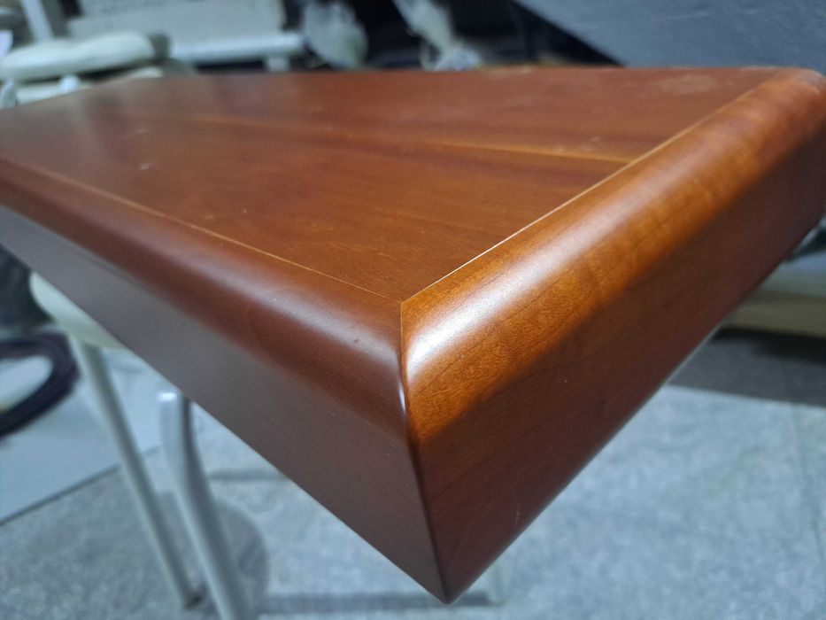 Prateleiras madeira cerejeira